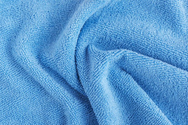 runzelige blaue Mikrofaser Textur des Handtuchs - Foto, Bild