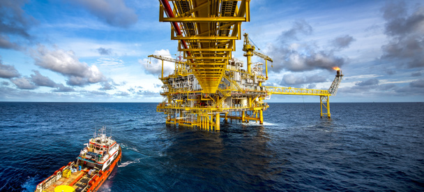 Rig plantform and Supply vessel in the gulf - Photo, Image