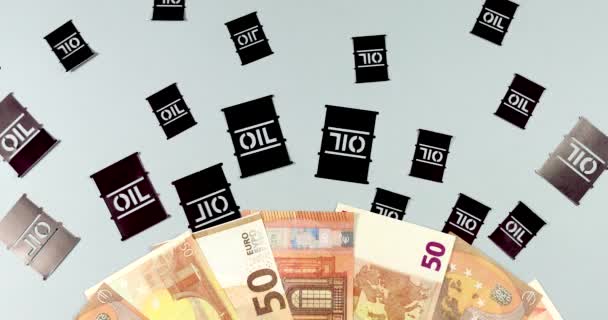 Δοχεία πετρελαίου για εφαρμογές χαρτιού με φόντο το χρήμα των τραπεζογραμματίων ευρώ. - Πλάνα, βίντεο