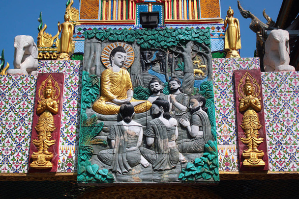 Bangkok, Tailandia - 13 de diciembre de 2019: Templo de Wat Khun Chan en T
 - Foto, Imagen
