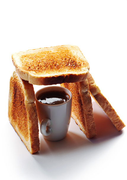 Tazza di caffè e pane tostato a forma di casa
 - Foto, immagini