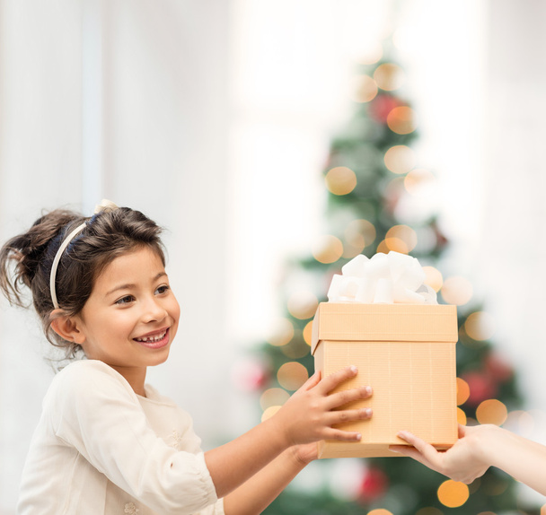 Happy child girl with gift box - Photo, Image