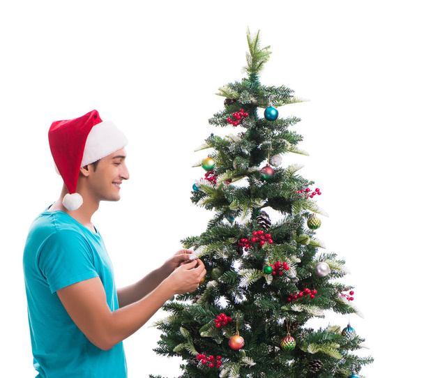 Jeune homme décorant arbre de Noël isolé sur blanc - Photo, image