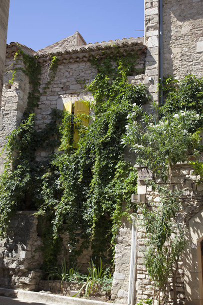 Edifícios em Provence Sul de França
 - Foto, Imagem