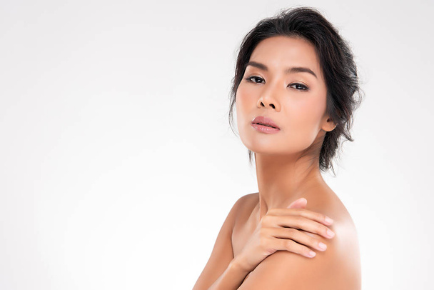 Beautiful Young Asian Woman with Clean Fresh Skin. Face care, Beautiful Young Asian Woman with Clean Fresh Skin. Face care, Facial treatment, on white background, Beauty and Cosmetics Concept - Foto, Imagen