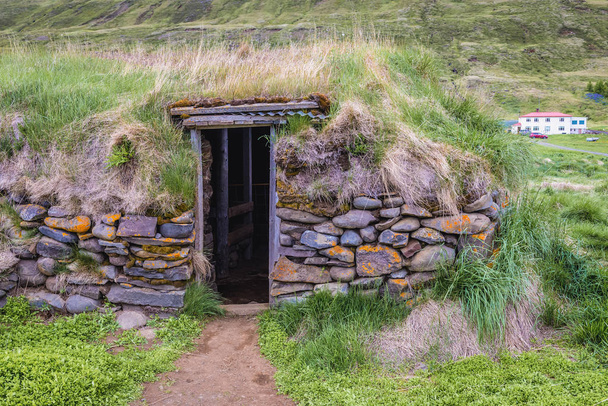 Old turf shed for sheeps - Photo, Image