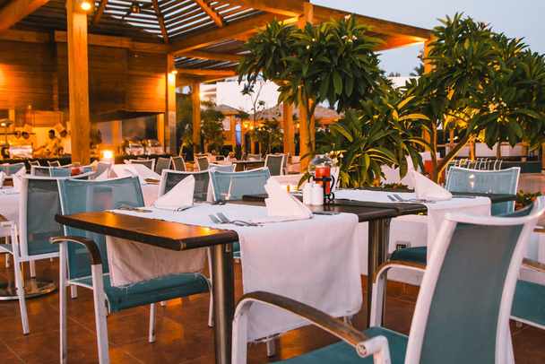 tables on restaurant terrace - Fotoğraf, Görsel