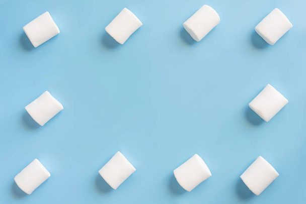 Marshmallows with a beatiful background - Фото, зображення
