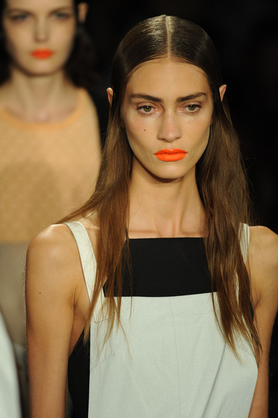 Model at Rag and Bone Women's Collection show - Foto, Imagen