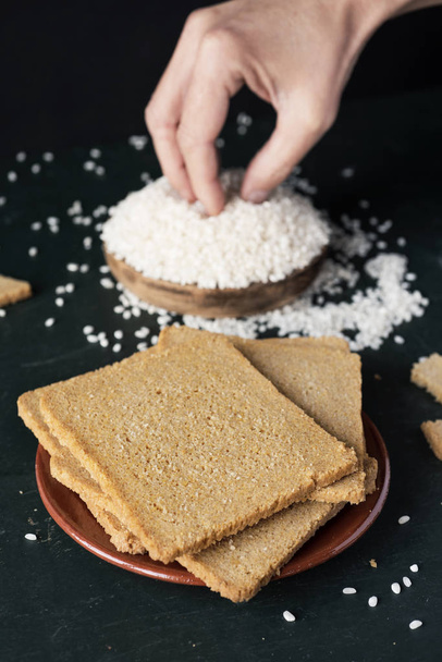 rebanadas de pan de harina de arroz
 - Foto, imagen