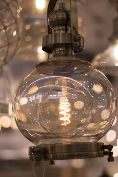 LED-lampjes worden in de winkel weergegeven - Foto, afbeelding