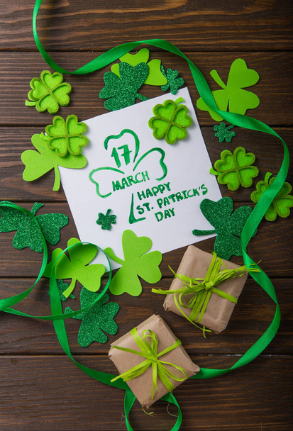 Fijne St. Patrick 's dag. Kaart met geluksklaver. Iers festival - Foto, afbeelding