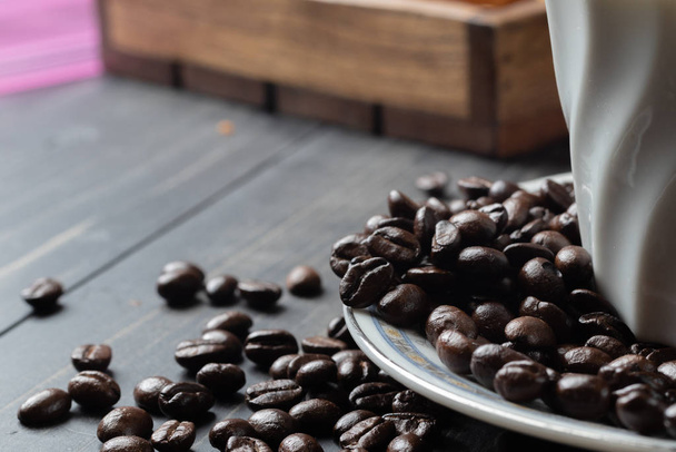 cup of hot coffee and roast coffee beans - Фото, зображення