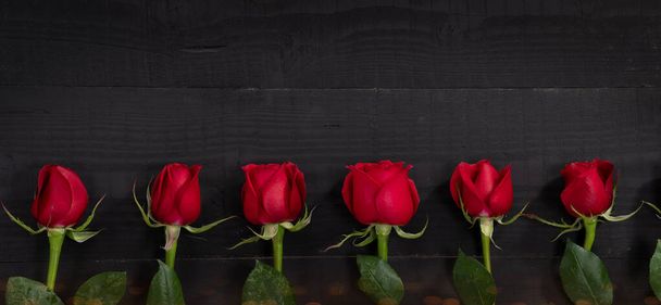  Six roses on black table - Фото, изображение
