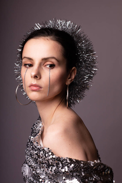 beautiful girl in a best-looking dress, a brilliant rim with rhinestones on her face - Foto, immagini