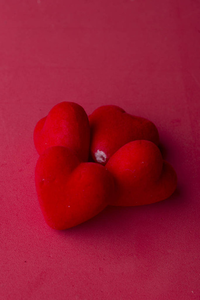 Hearts on red background - Φωτογραφία, εικόνα