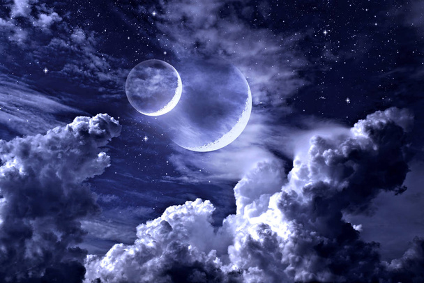 Dupla hold a mesés felhős égen - Fotó, kép