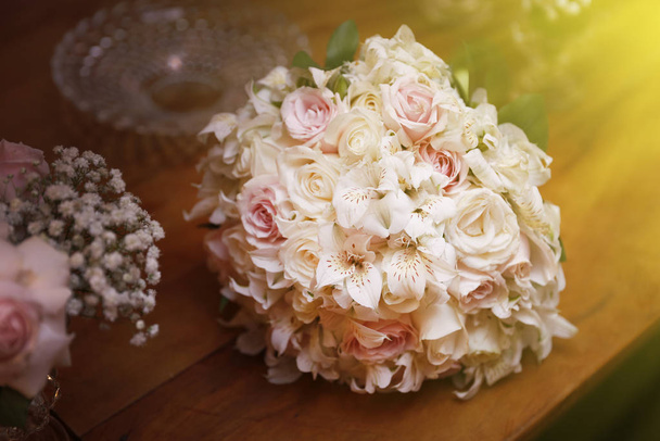 buquê de flores coloridas para noiva
 - Foto, Imagem