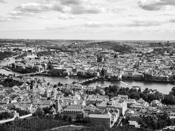 Panoramisch uitzicht op Praag stad - Foto, afbeelding