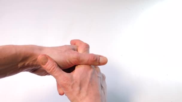Close-up van mannelijke handen. - Video