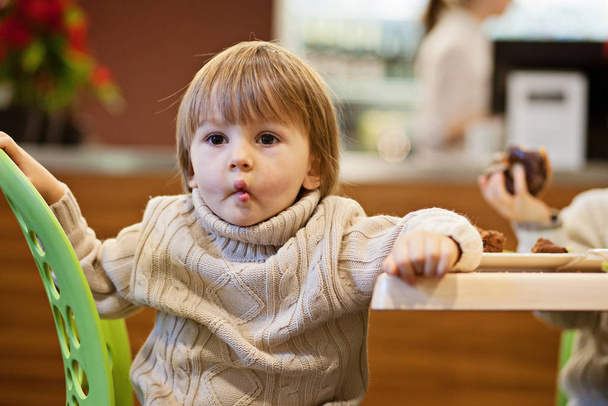 Little toddler boy, eating junk food - Foto, immagini