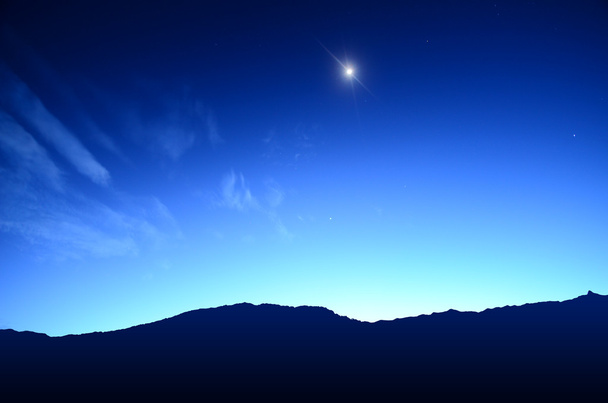 αστέρια πάνω από μεγάλη himalayan βουνά. - Φωτογραφία, εικόνα