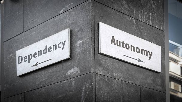 Знак "Автономия против зависимости"
 - Фото, изображение