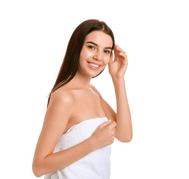 Красивая молодая женщина со здоровой кожей на белом фоне
 - Фото, изображение