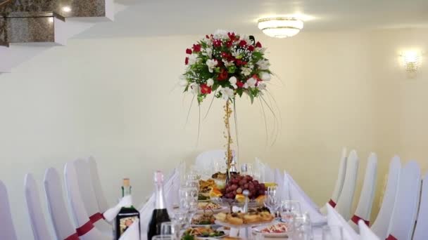 boda, mesa festiva en un restaurante
 - Metraje, vídeo