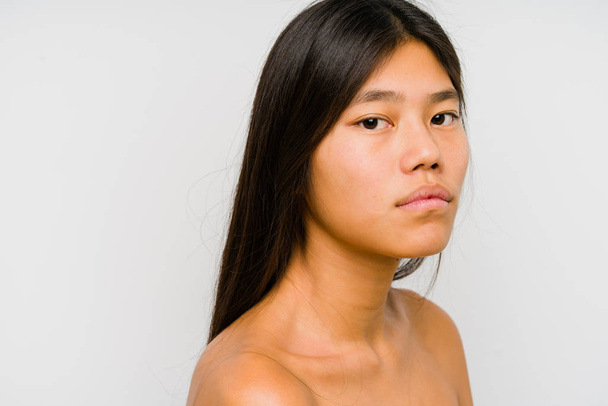 Nuori kiinalainen nainen kasvot lähikuva eristetty - Valokuva, kuva