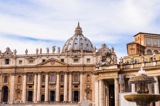 St. Peter's Basilica in Vatican City - Photo, image