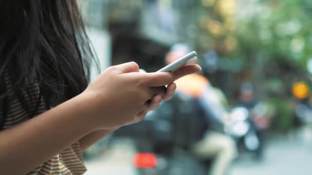 A női kézről küldött SMS-ek közelsége  - Felvétel, videó