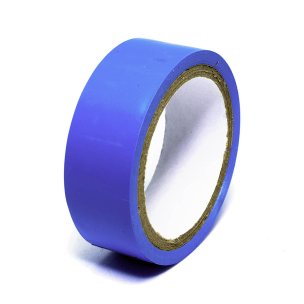 Рулон голубой пластиковой клейкой ленты изолирован на белом
 - Фото, изображение