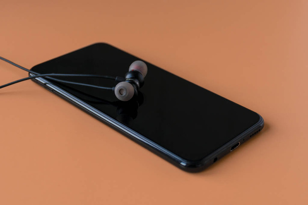 Černá bezdrátová sluchátka Bluetooth pro telefon. Sluchátka pro telefon - Fotografie, Obrázek