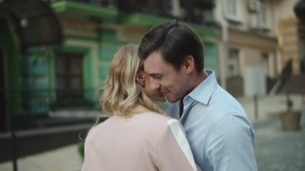 Closeup man and woman looking each other. Business couple smiling outside - Záběry, video