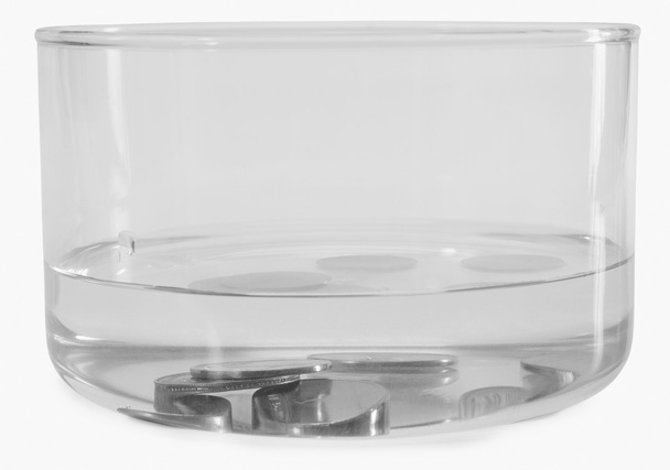 Screw sunk in a bowl of water - Foto, Imagem
