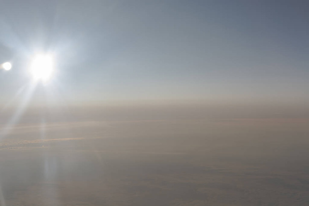 Vista de uma asa de avião
        - Foto, Imagem