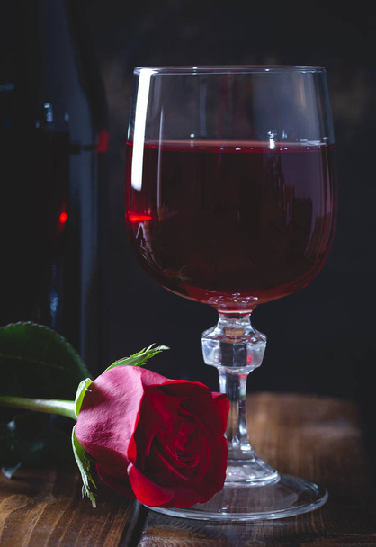 Glass of Wine and Red Rose - Fotoğraf, Görsel