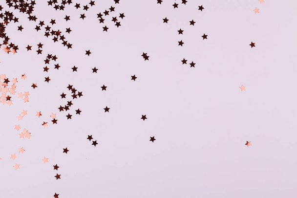 Fondo de vacaciones con confeti estrella de oro sobre fondo rosa
 - Foto, Imagen