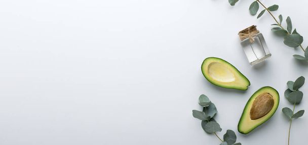 Avocado butter with essential oil for skincare natural cosmetics - Foto, immagini
