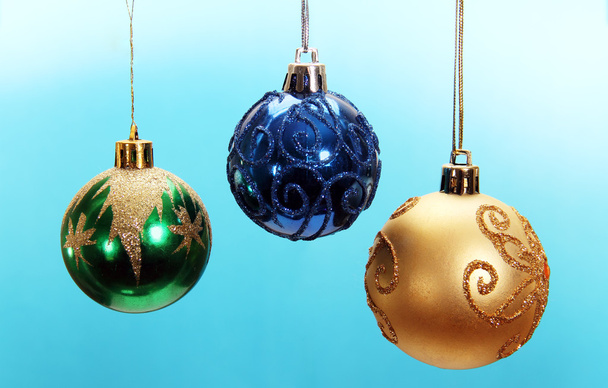 tři barevné vánoční koule. - Fotografie, Obrázek