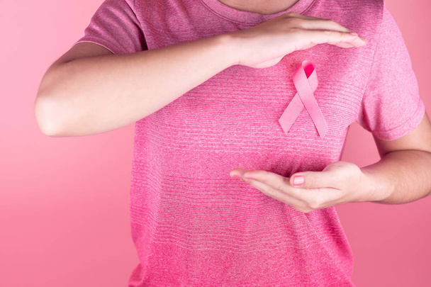 Miesiąc świadomości raka piersi, Różowa wstążka wspierająca ludzi liv - Zdjęcie, obraz