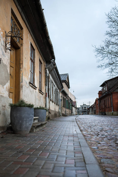 Staré venkovské městské ulice s historickou architekturou. Zataženo,  - Fotografie, Obrázek