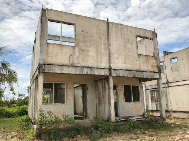 unfertiges Haus zum Verkauf in Thailand, im Bau befindliches Haus - Foto, Bild