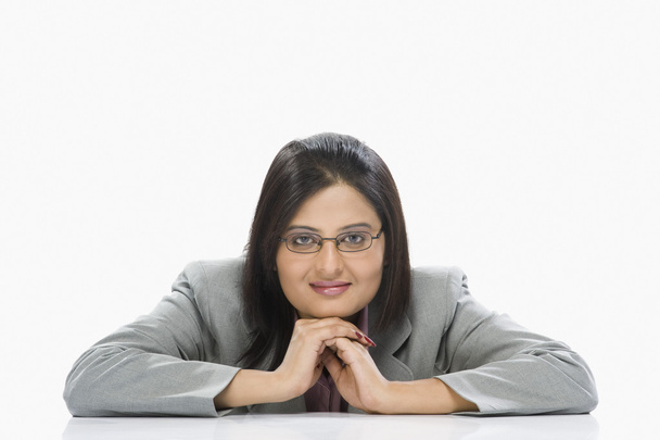 Businesswoman leaning on a table - Photo, Image