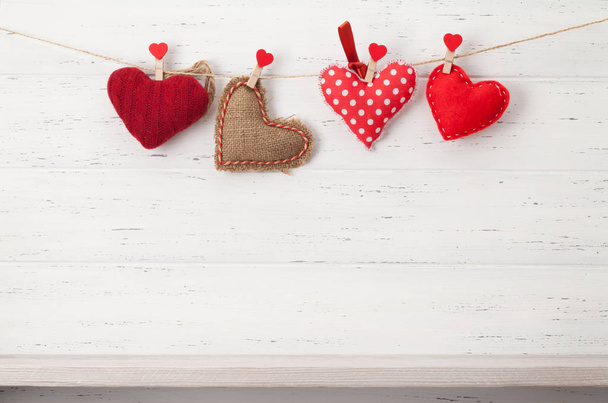 Valentin napi kártya kézzel készített szívvel - Fotó, kép