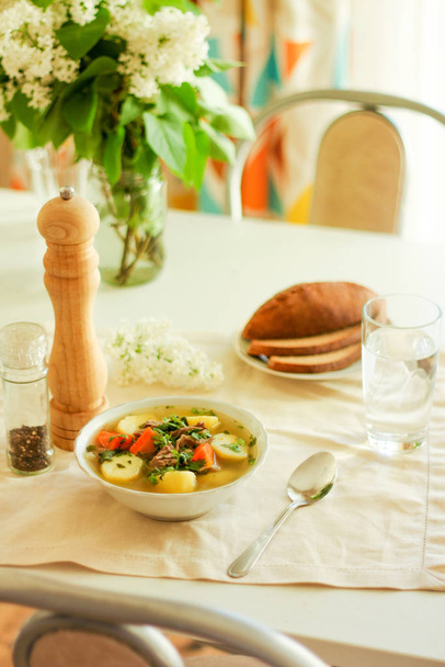 Shurpa-Suppe, Lammsuppe, orientalische Küche, Nahaufnahme - Foto, Bild