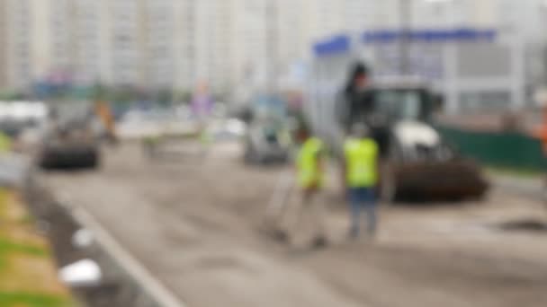 Az utcai javítási folyamat háttere munkavállalókkal és gépekkel - Felvétel, videó