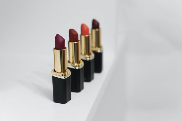collection of lipsticks on white background - Foto, afbeelding
