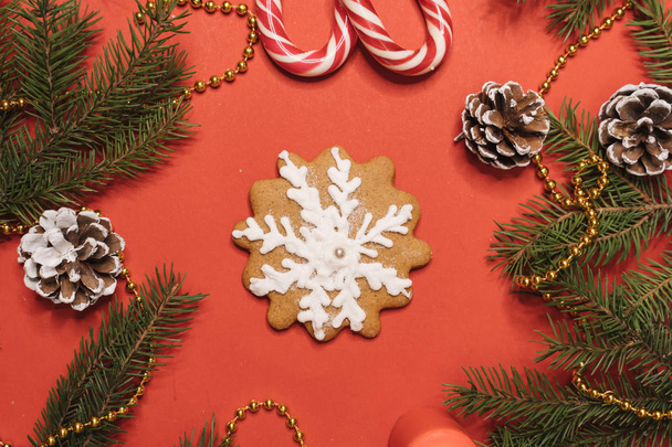 クリスマスを背景にしたジンジャーブレッド、クリスマス気分 - 写真・画像